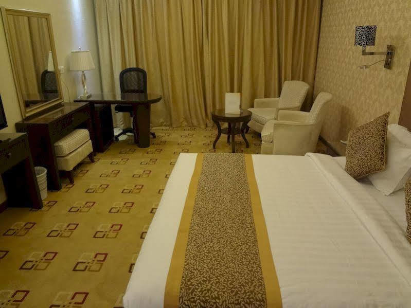Sanam Hotel Suites - Эр-Рияд Экстерьер фото
